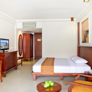 THE RANI HOTELROOM